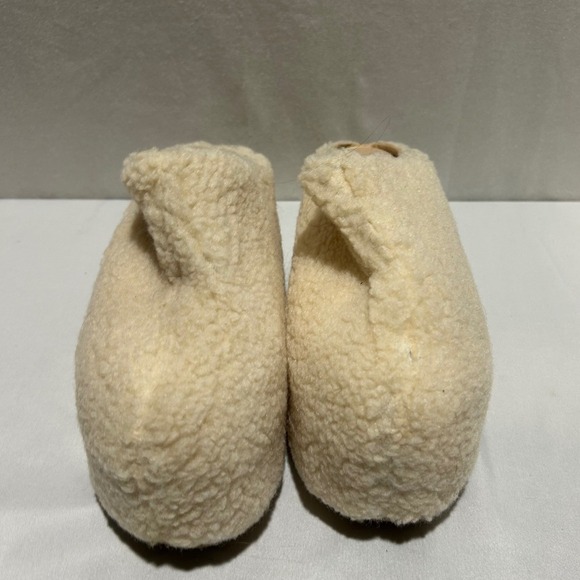 Azalea Wang Faux Sherling Platform Clogs Womens 6 Cream Fuzzy Teddy Mules Chunky - Picture 4 of 8